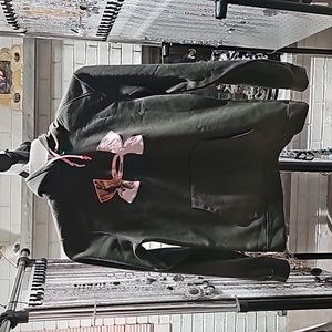 Woman's Under Armor hoodie size size medium